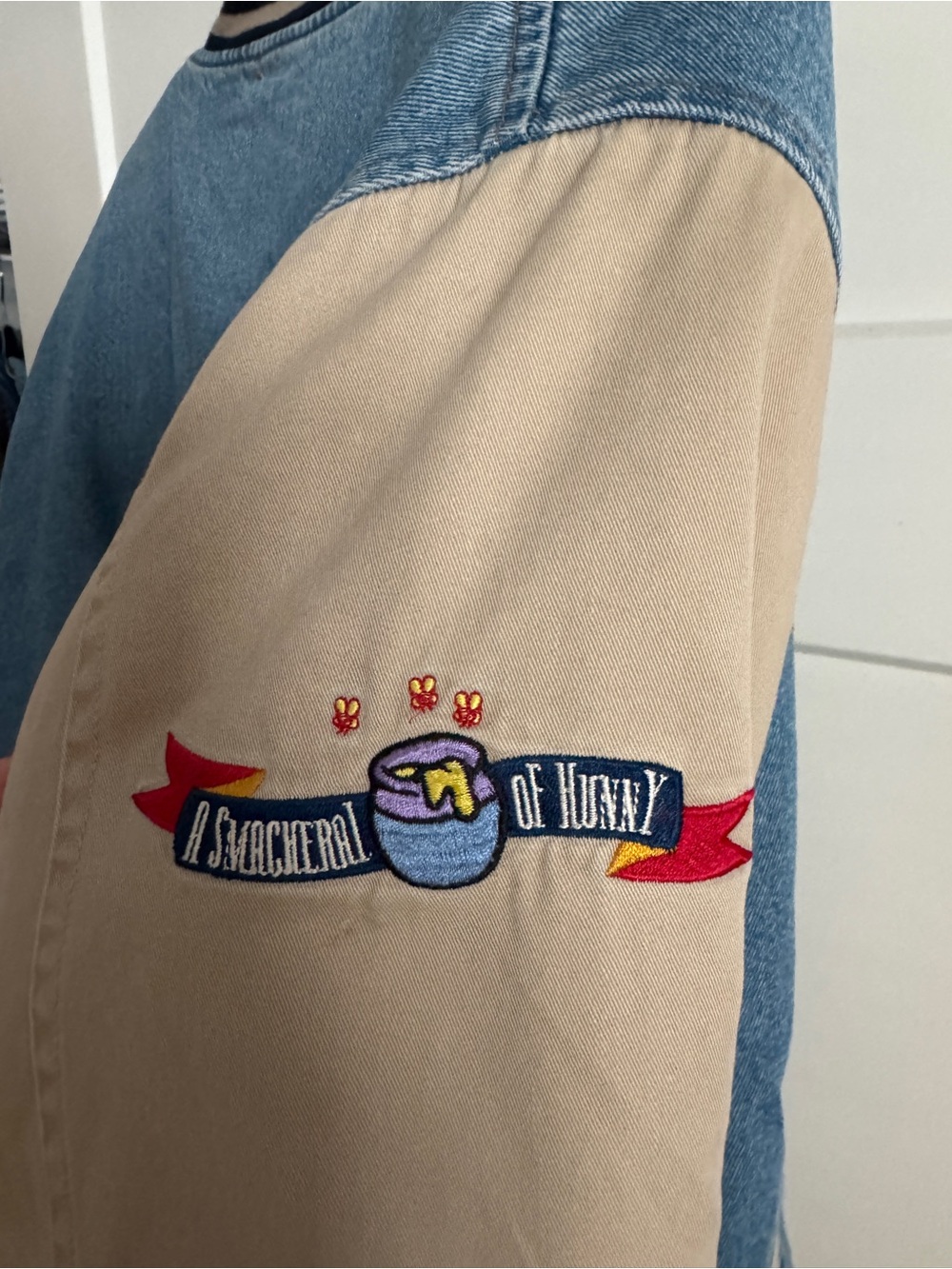 Vintage-Inspired Denim Bomber Jacket with Beige Sleeves - Picture 4 of 4